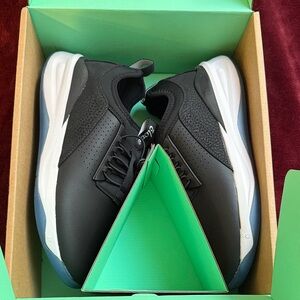 Clove women’s size 9 men’s 7.5